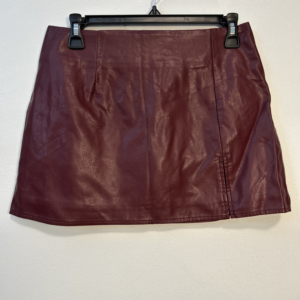 Day And Night Women‎ M Burgundy Faux Leather Mini Skirt Back Zip 6316